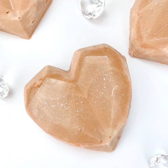 🔴SOLD OUT Two Natural Shea Butter Hearts Hand & Body Soaps (french yellow clay) - Picture 4 of 5